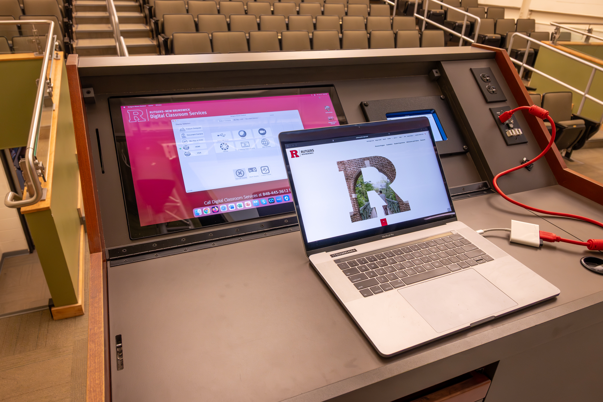 ARH-200- Projecting from a Laptop